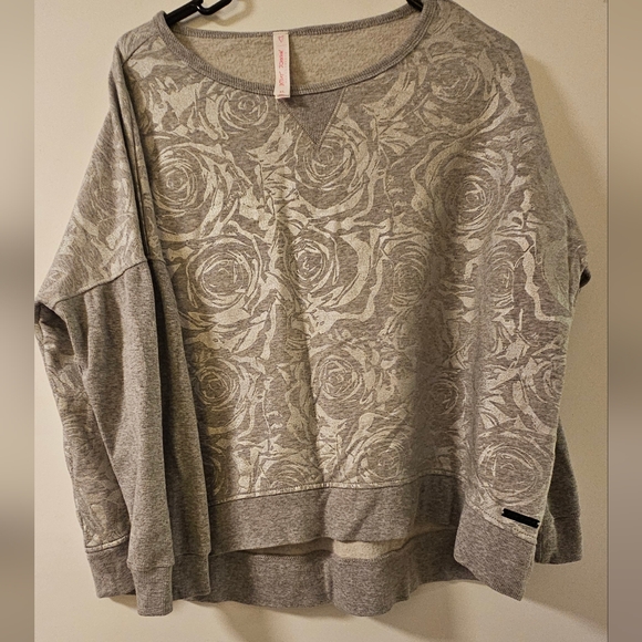 Betsey Johnson Tops - EUC! Betsy Johnson Performance ose Foil Floral Sweatshirt - XL